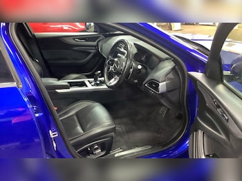 Used Jaguar XE 2019 for sale - 76786885: Photo