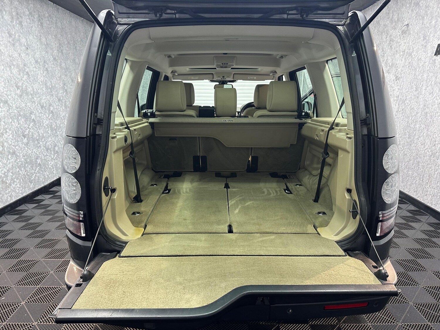 Used Land Rover Discovery 2014 for sale - 78058087: Photo 22