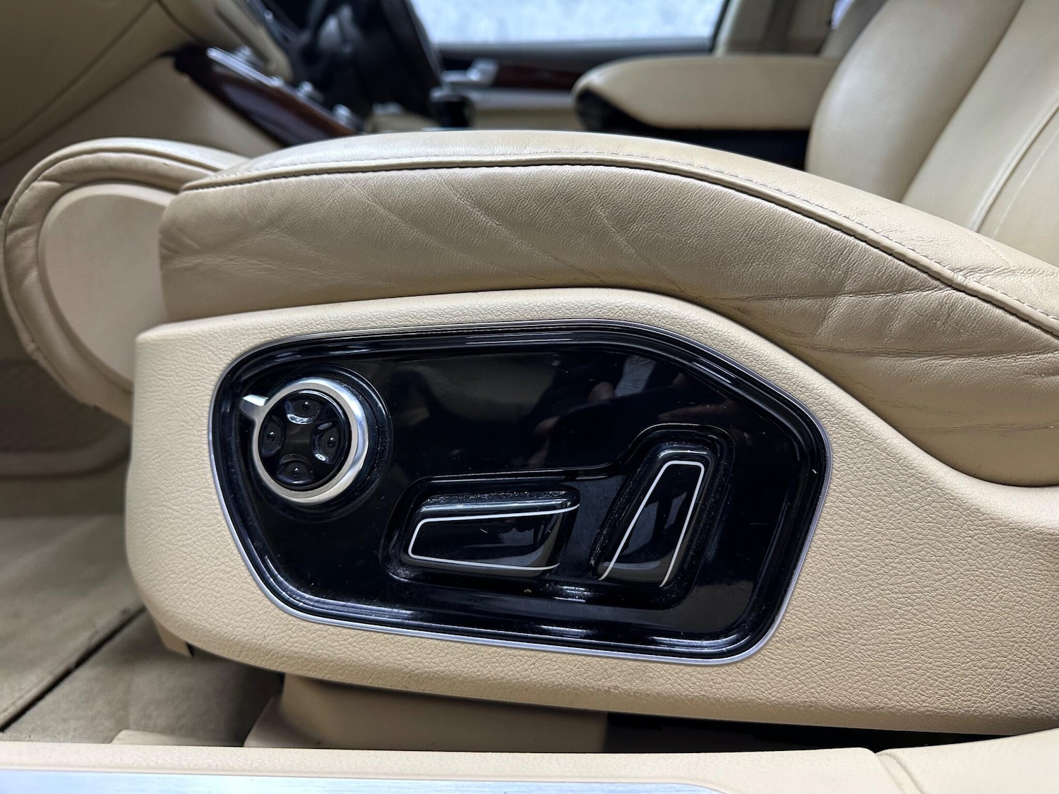 Used Audi A8 2011 for sale - 77671724: Photo 31