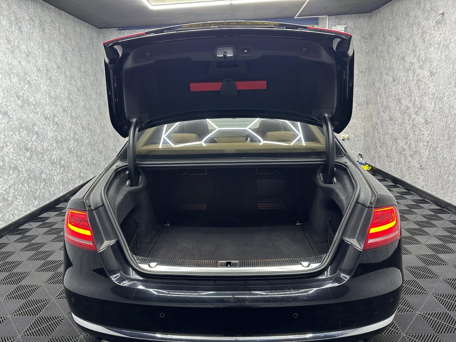 Used Audi A8 2011 for sale - 77671724: Photo 32