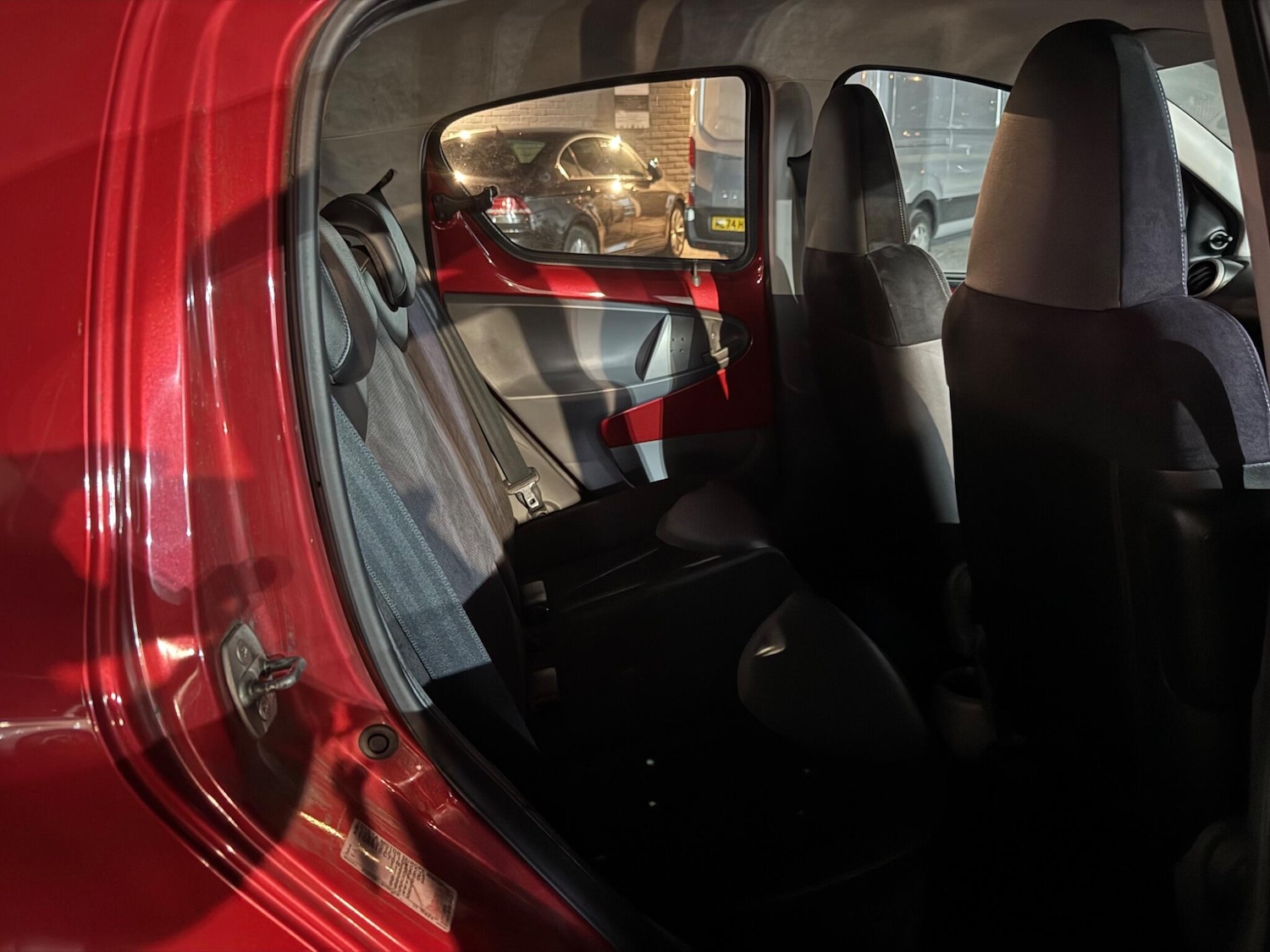 Used Toyota AYGO 2012 for sale - 76398203: Photo 4