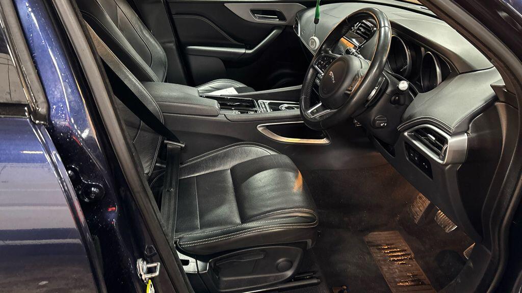 Used Jaguar F-Pace 2017 for sale - 77523986: Photo 3