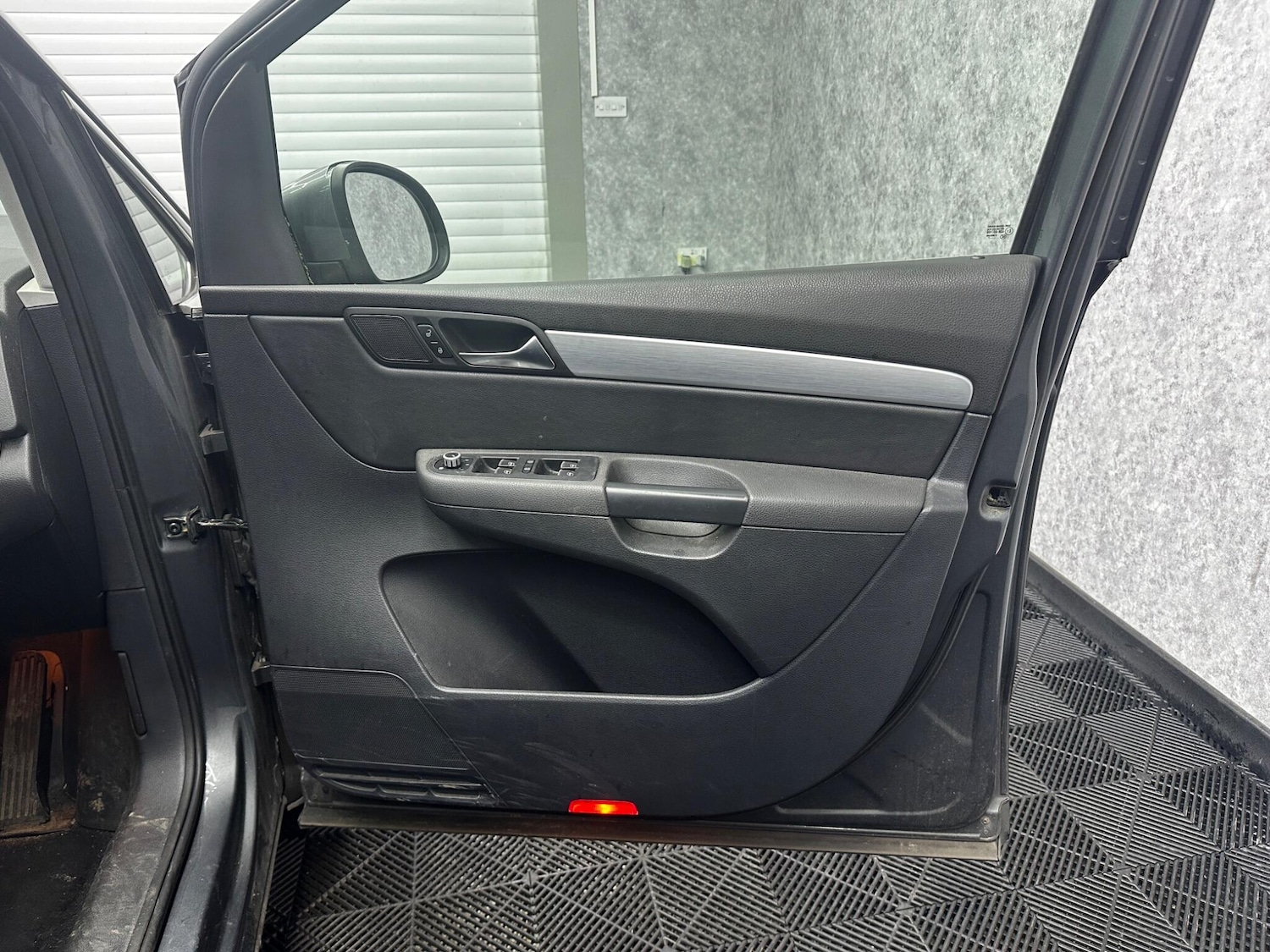 Used Volkswagen Sharan 2011 for sale - 78058954: Photo 16