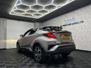 Used Toyota C-HR 2017 for sale - 79664471: Photo