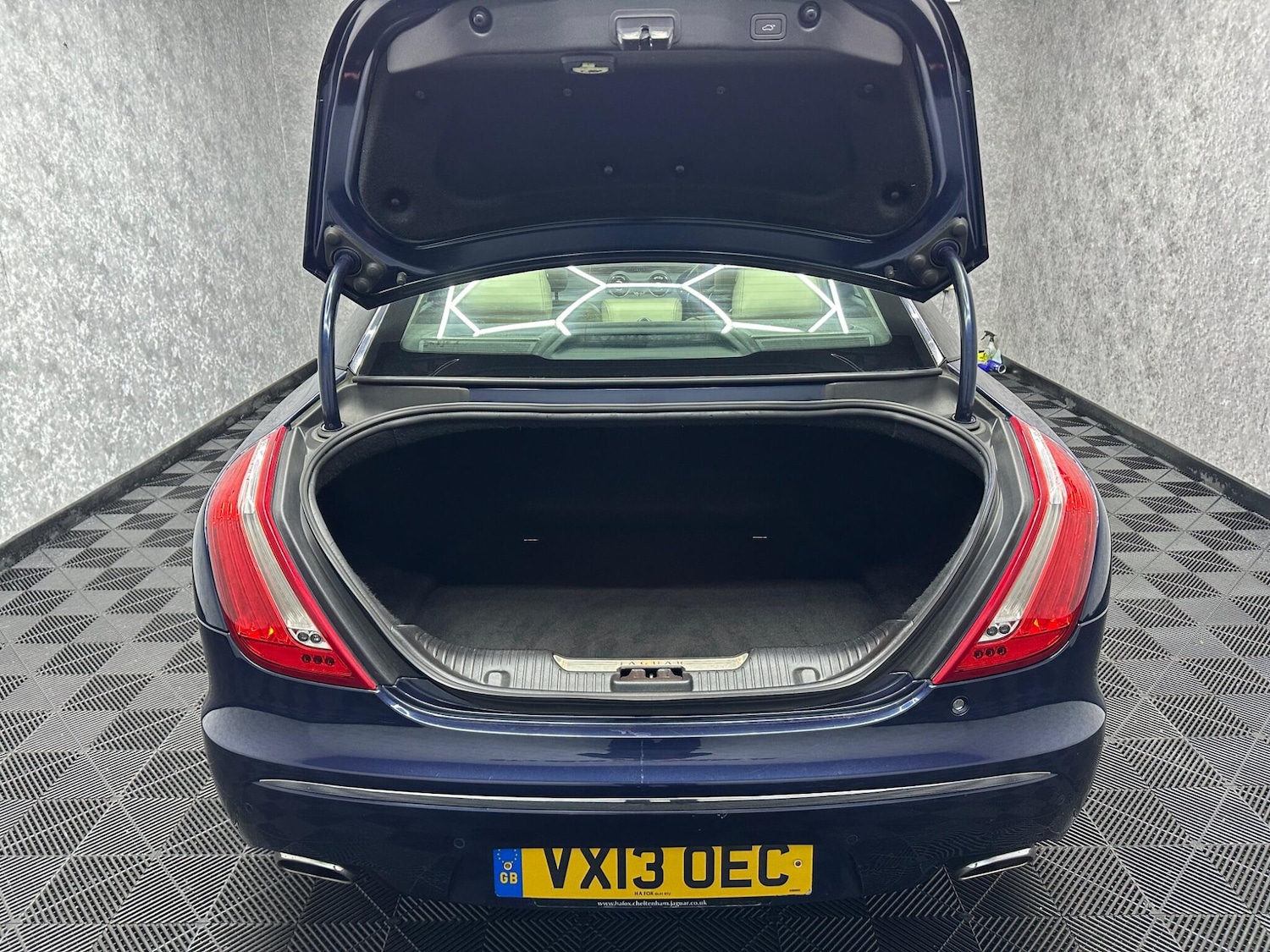 Used Jaguar XJ 2013 for sale - 77456385: Photo 39