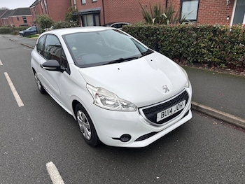 Used Peugeot 208 2014 for sale - 77025634: Photo