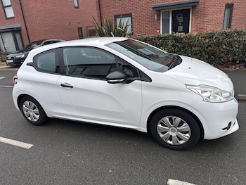 Used Peugeot 208 2014 for sale - 77025634: Photo