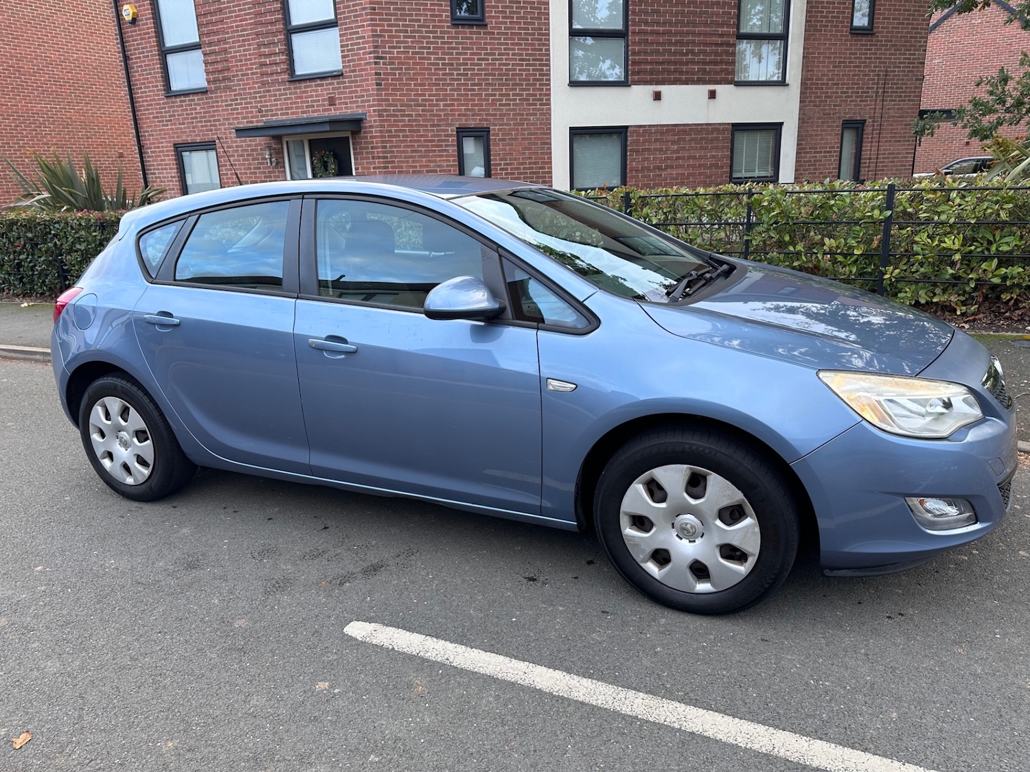 Used Vauxhall Astra 2010 for sale - 76385655: Photo 2