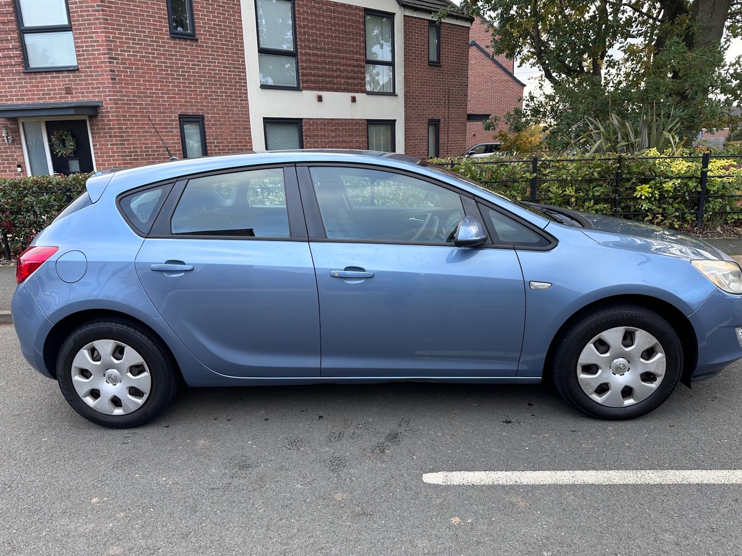 Used Vauxhall Astra 2010 for sale - 76385655: Photo 3