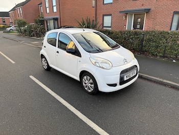 2010 (10) - 1.0i Splash 5dr