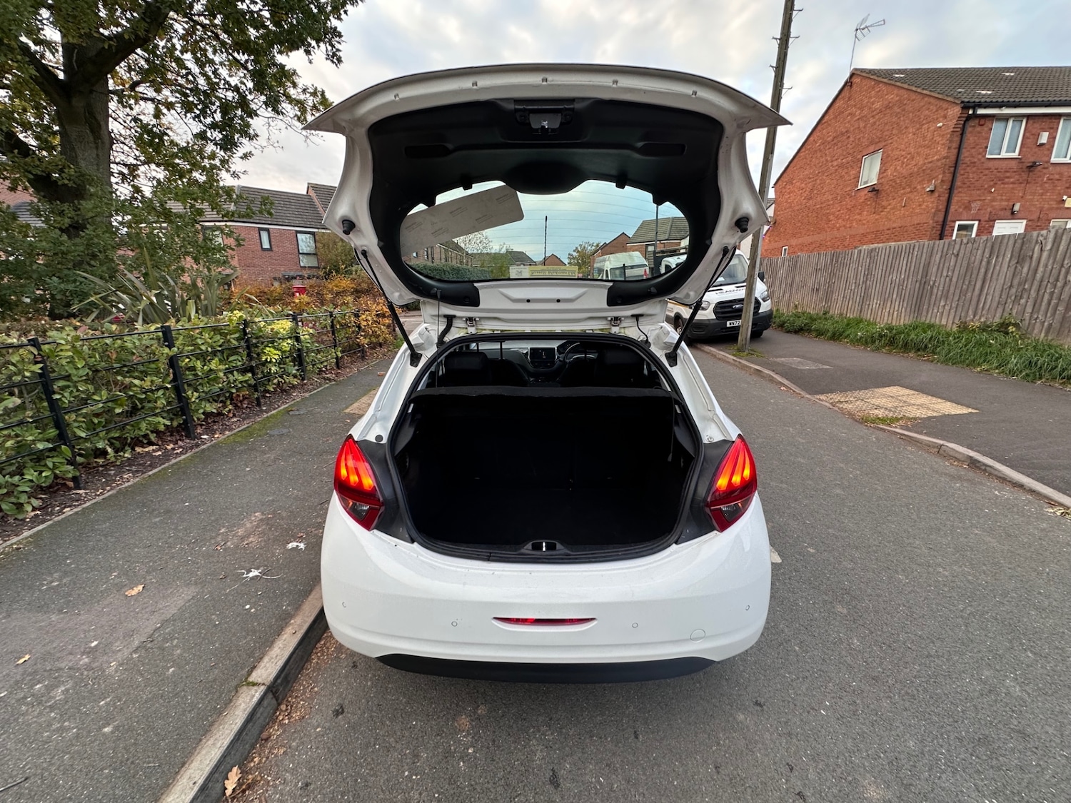 Used Peugeot 208 2015 for sale - 76384943: Photo 11