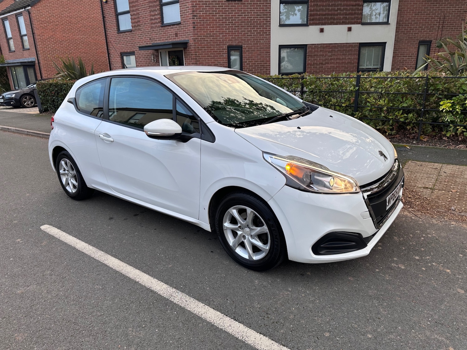 Used Peugeot 208 2015 for sale - 76384943: Photo 2