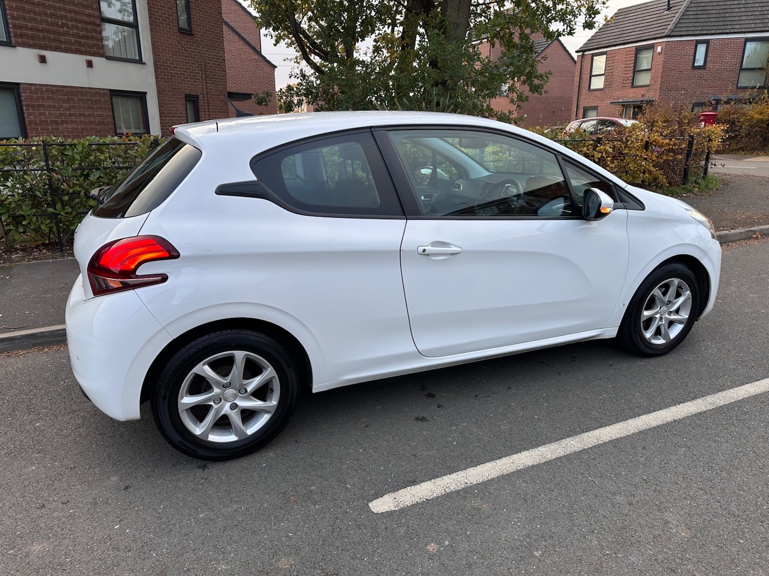 Used Peugeot 208 2015 for sale - 76384943: Photo 4