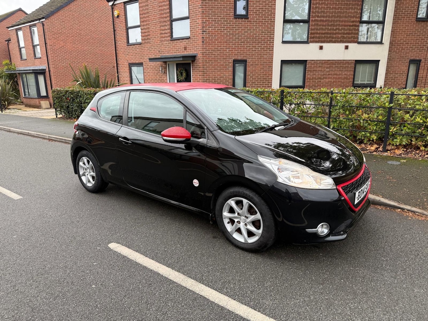 Used Peugeot 208 2014 for sale - 76428632: Photo 1