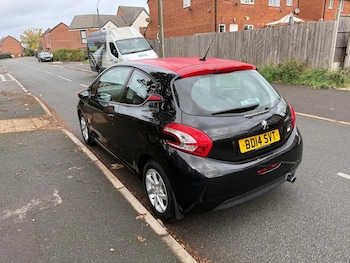 Used Peugeot 208 2014 for sale - 76428632: Photo