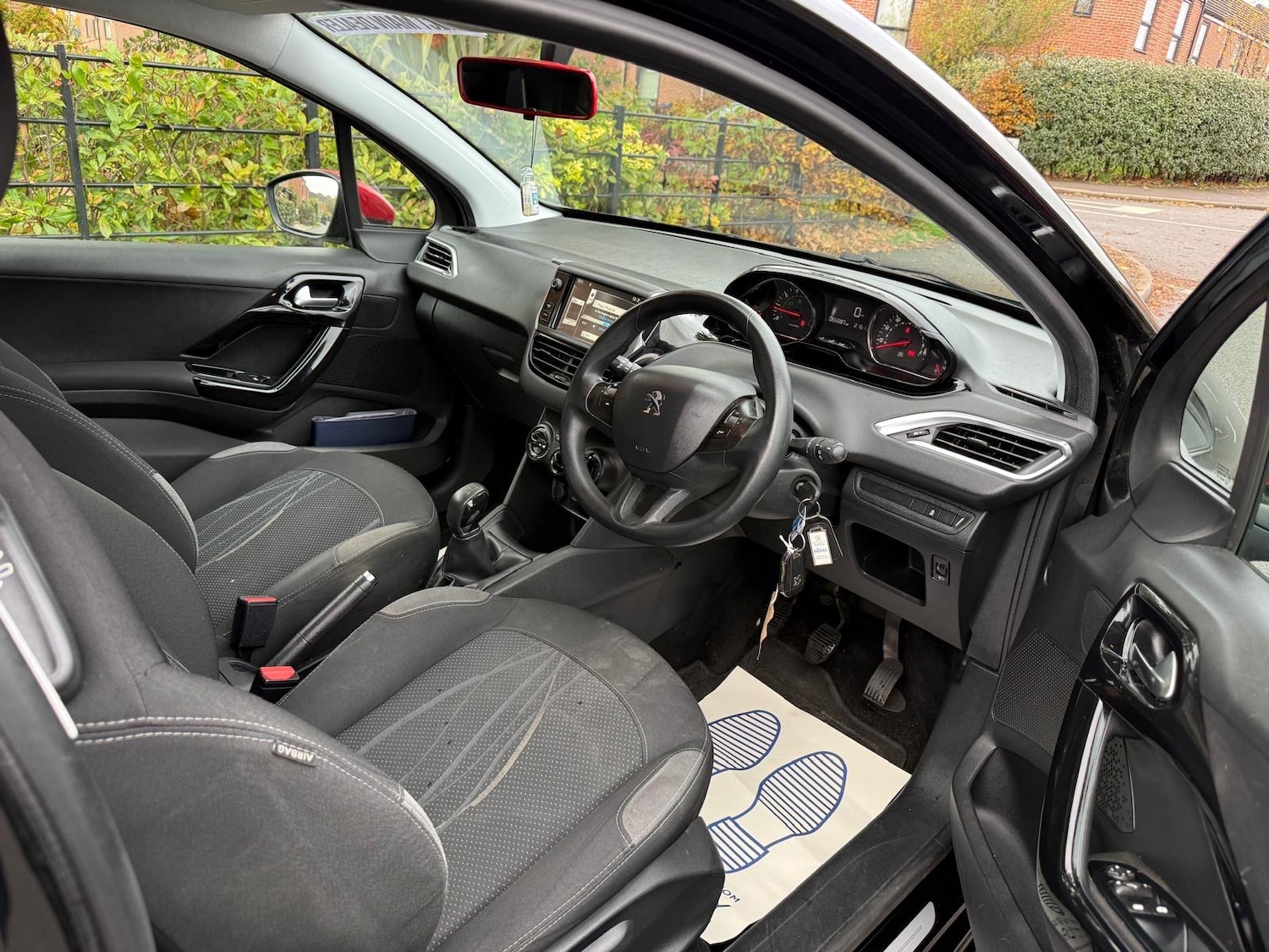 Used Peugeot 208 2014 for sale - 76428632: Photo 9