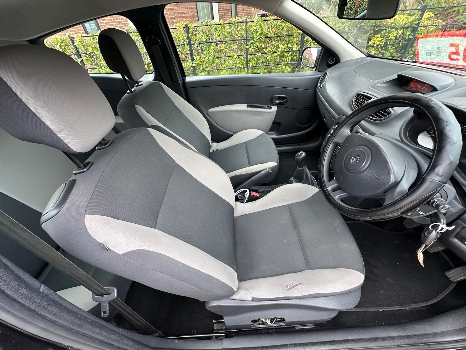 Used Renault Clio 2010 for sale - 76365200: Photo 13
