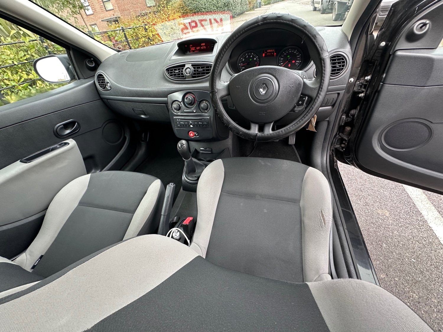Used Renault Clio 2010 for sale - 76365200: Photo 15