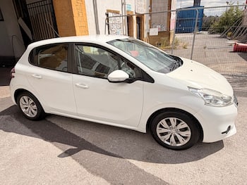 Used Peugeot 208 2014 for sale - 79636318: Photo