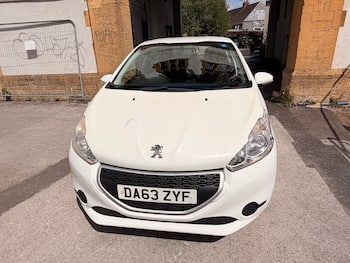 Used Peugeot 208 2014 for sale - 79636318: Photo