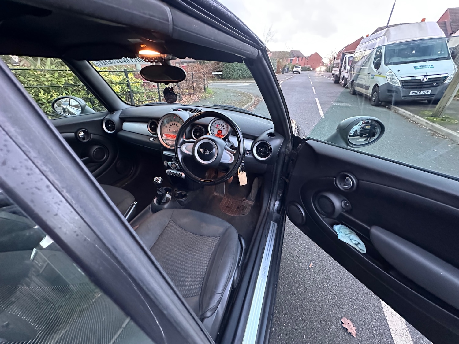 Used MINI Convertible 2010 for sale - 76671157: Photo 10