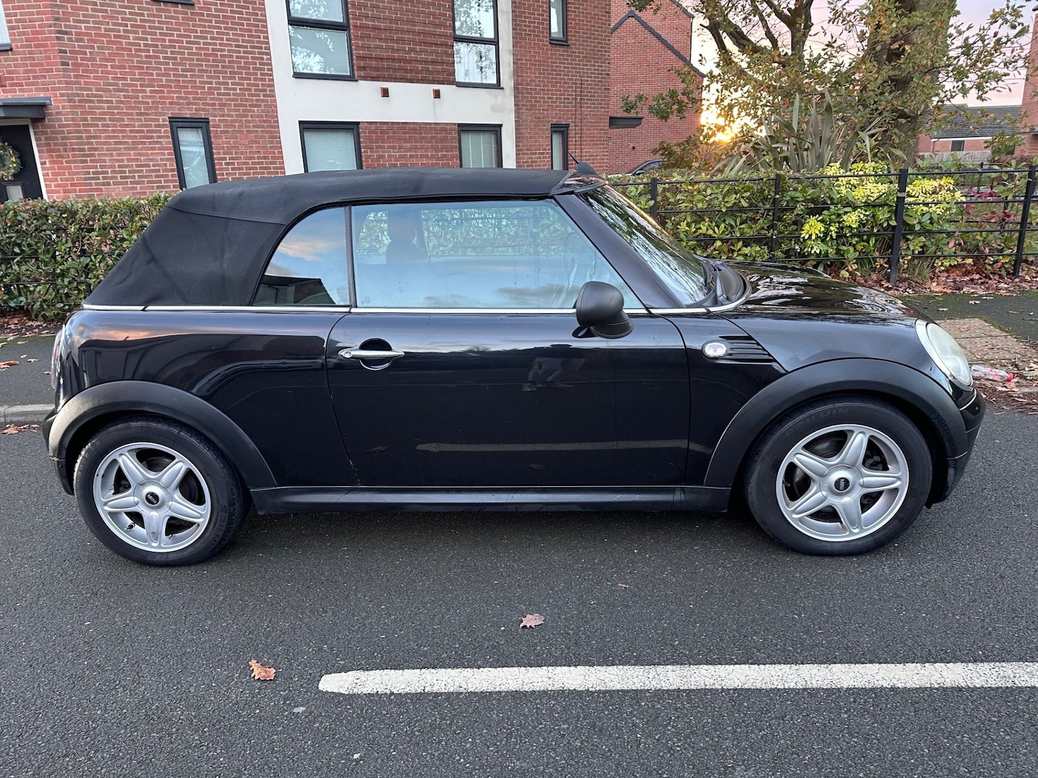 Used MINI Convertible 2010 for sale - 76671157: Photo 2