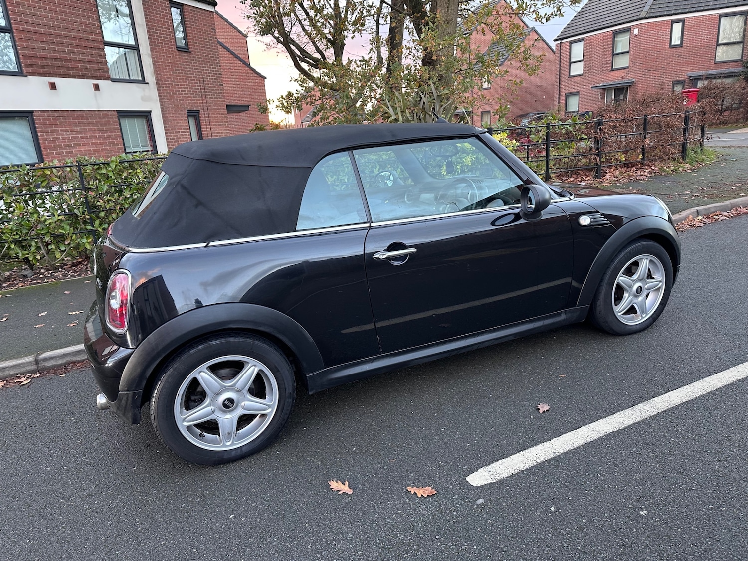 Used MINI Convertible 2010 for sale - 76671157: Photo 6