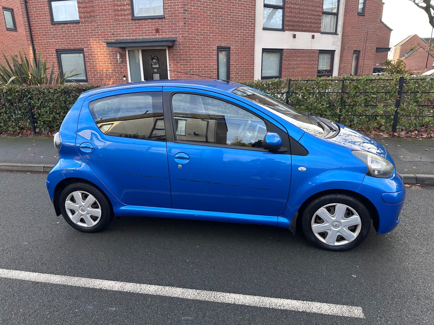 Used Toyota AYGO 2011 for sale - 76940239: Photo 2