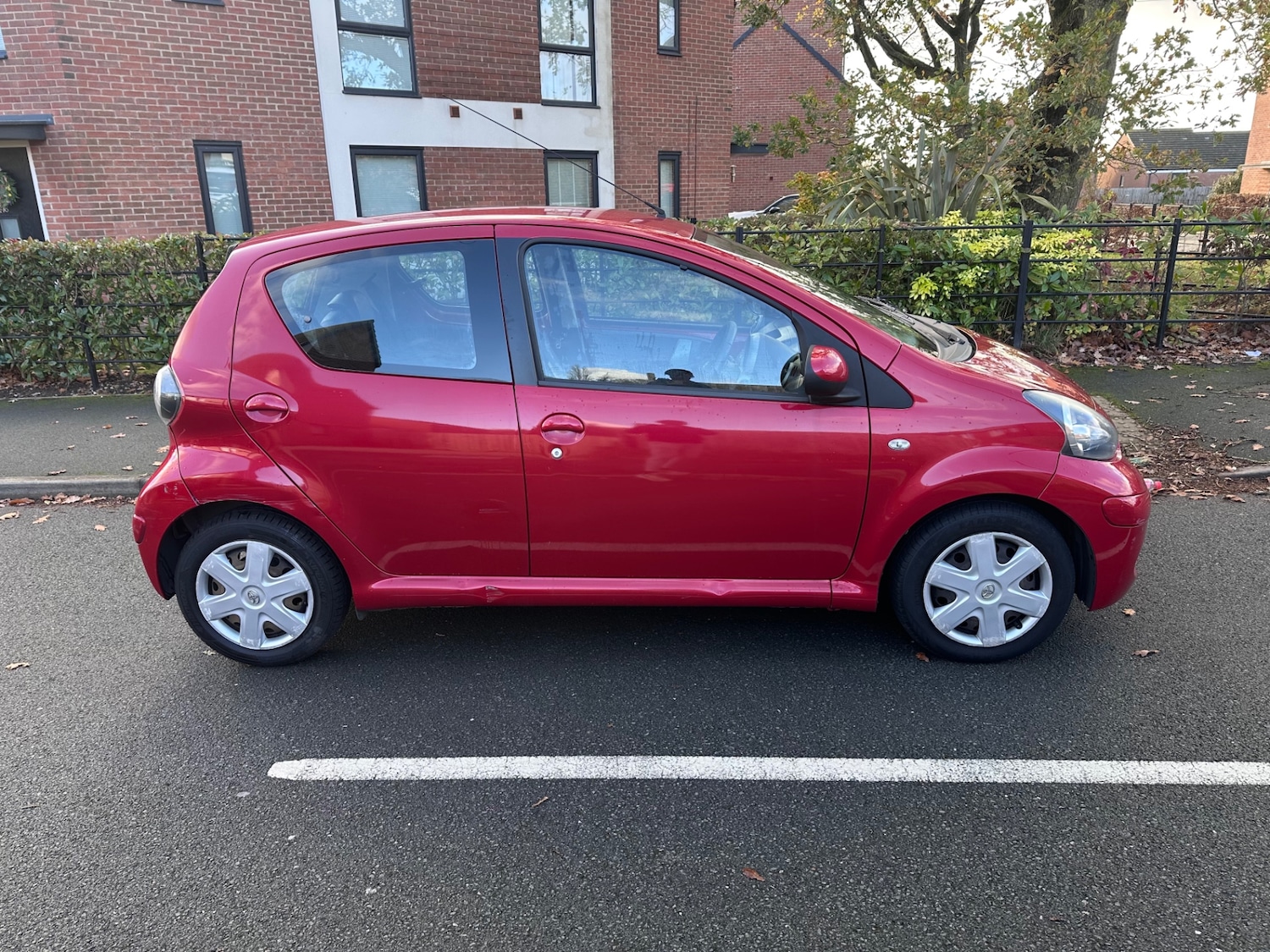 Used Toyota AYGO 2011 for sale - 76671722: Photo 1