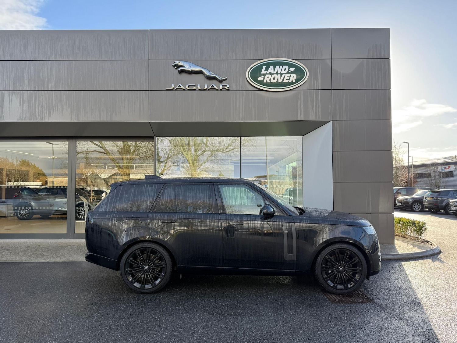 Used Land Rover Range Rover 2023 for sale - 77230159: Photo 2