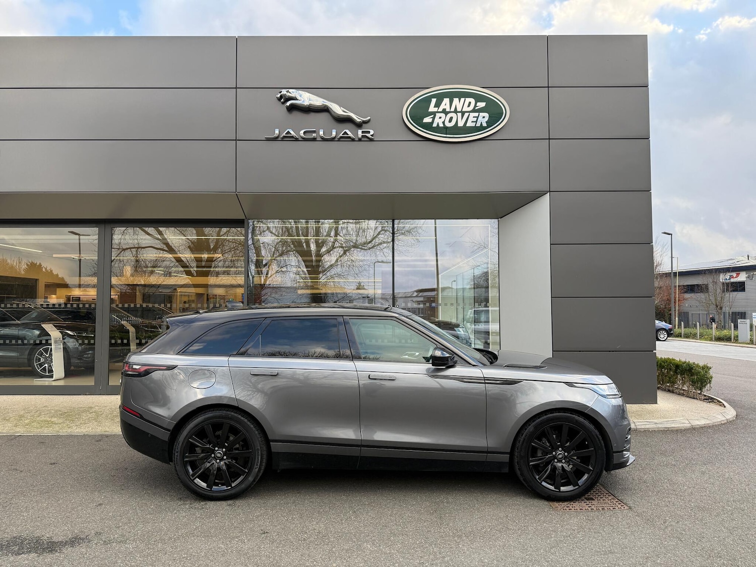 Used Land Rover Range Rover Velar 2019 for sale - 76952326: Photo 2