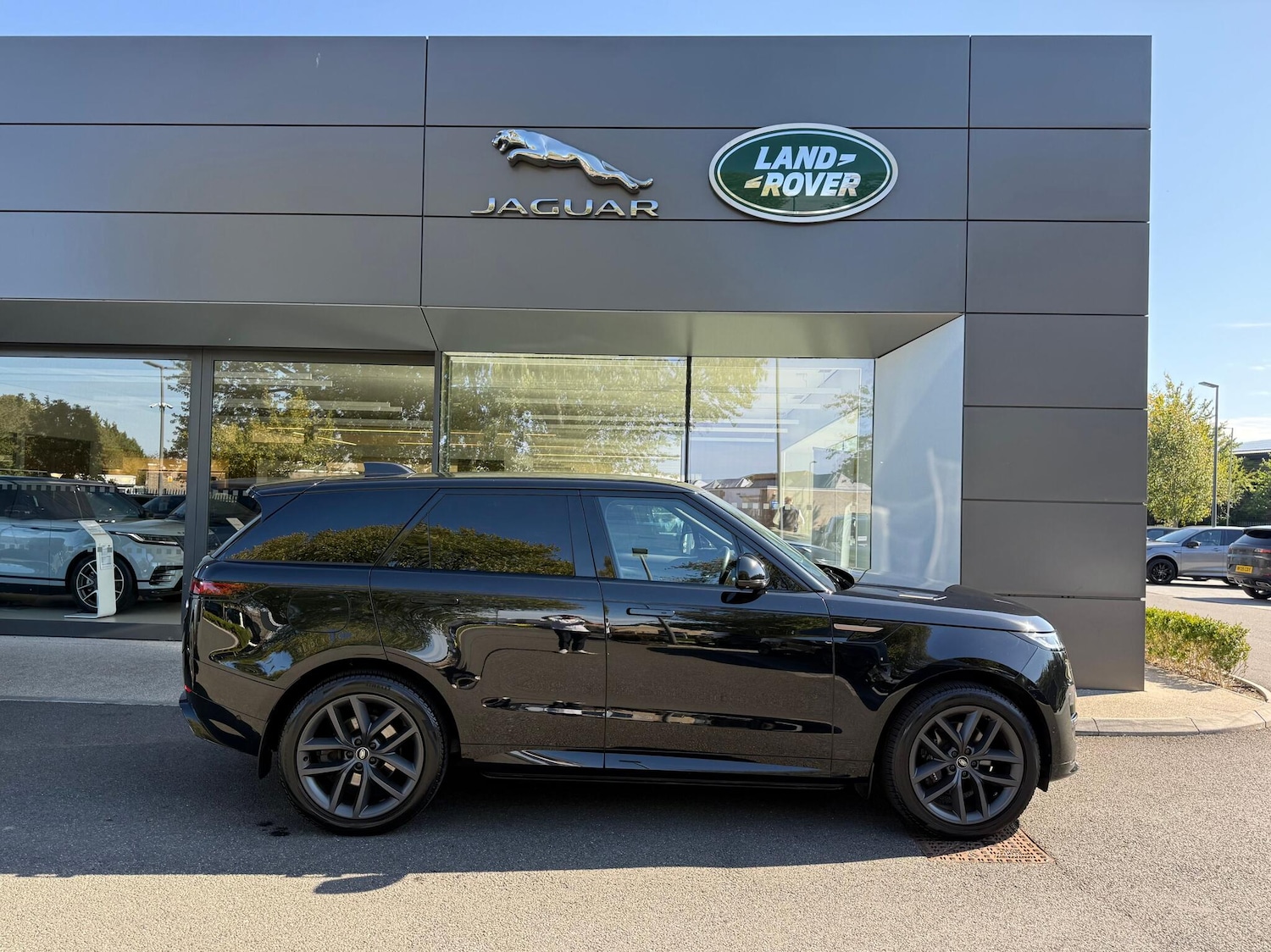 Used Land Rover Range Rover Sport 2023 for sale - 76012943: Photo 2