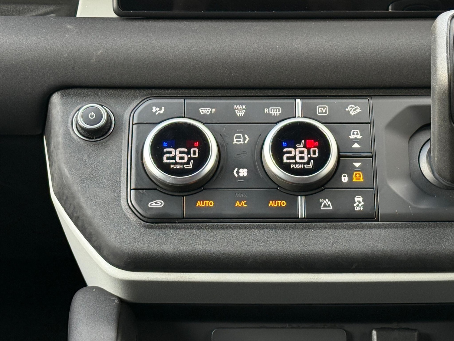 Used Land Rover Defender 2022 for sale - 77155810: Photo 16