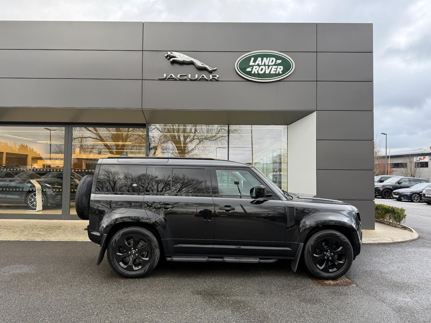 Used Land Rover Defender 2022 for sale - 77155810: Photo 2