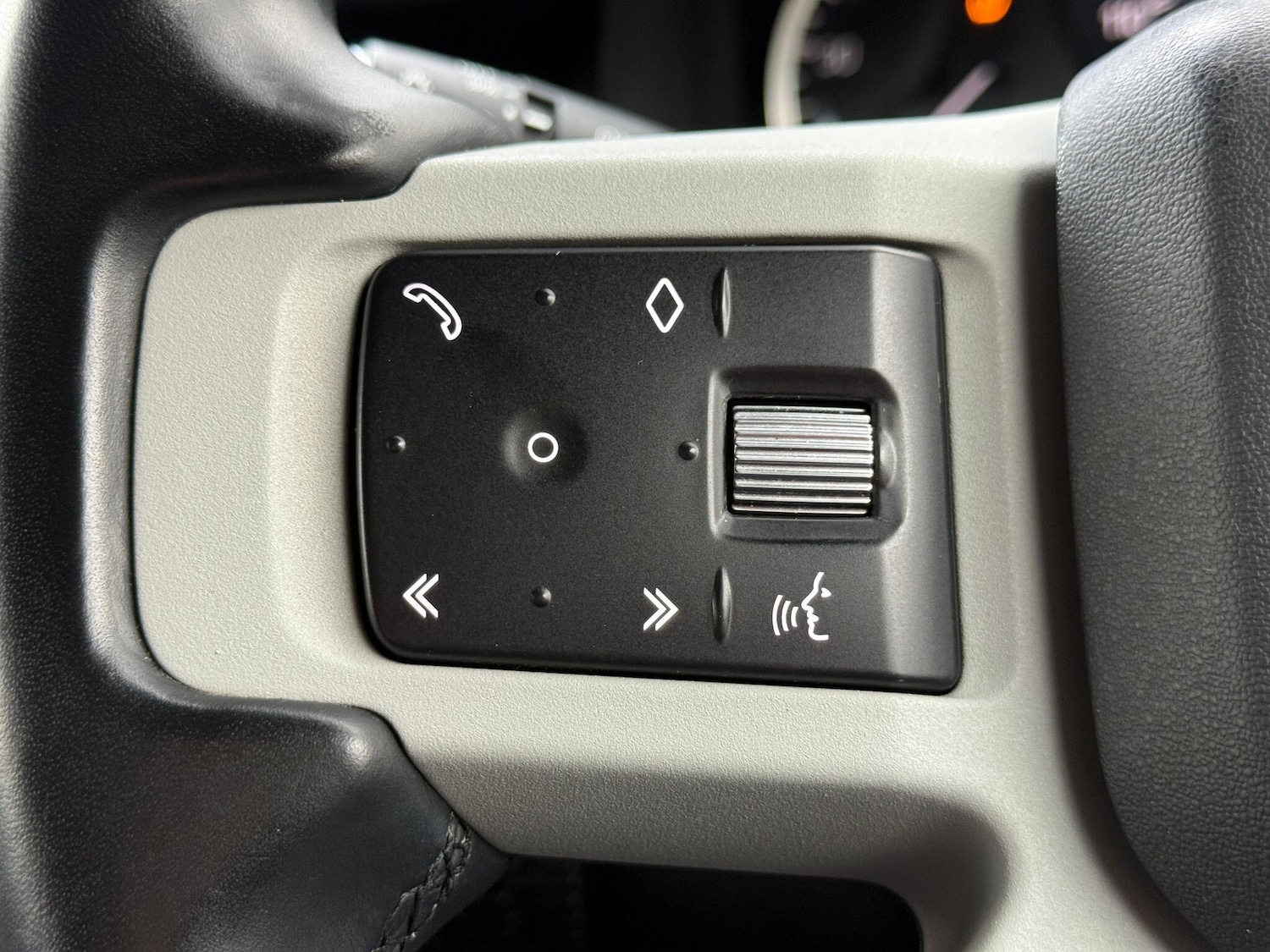 Used Land Rover Defender 2022 for sale - 77155810: Photo 23