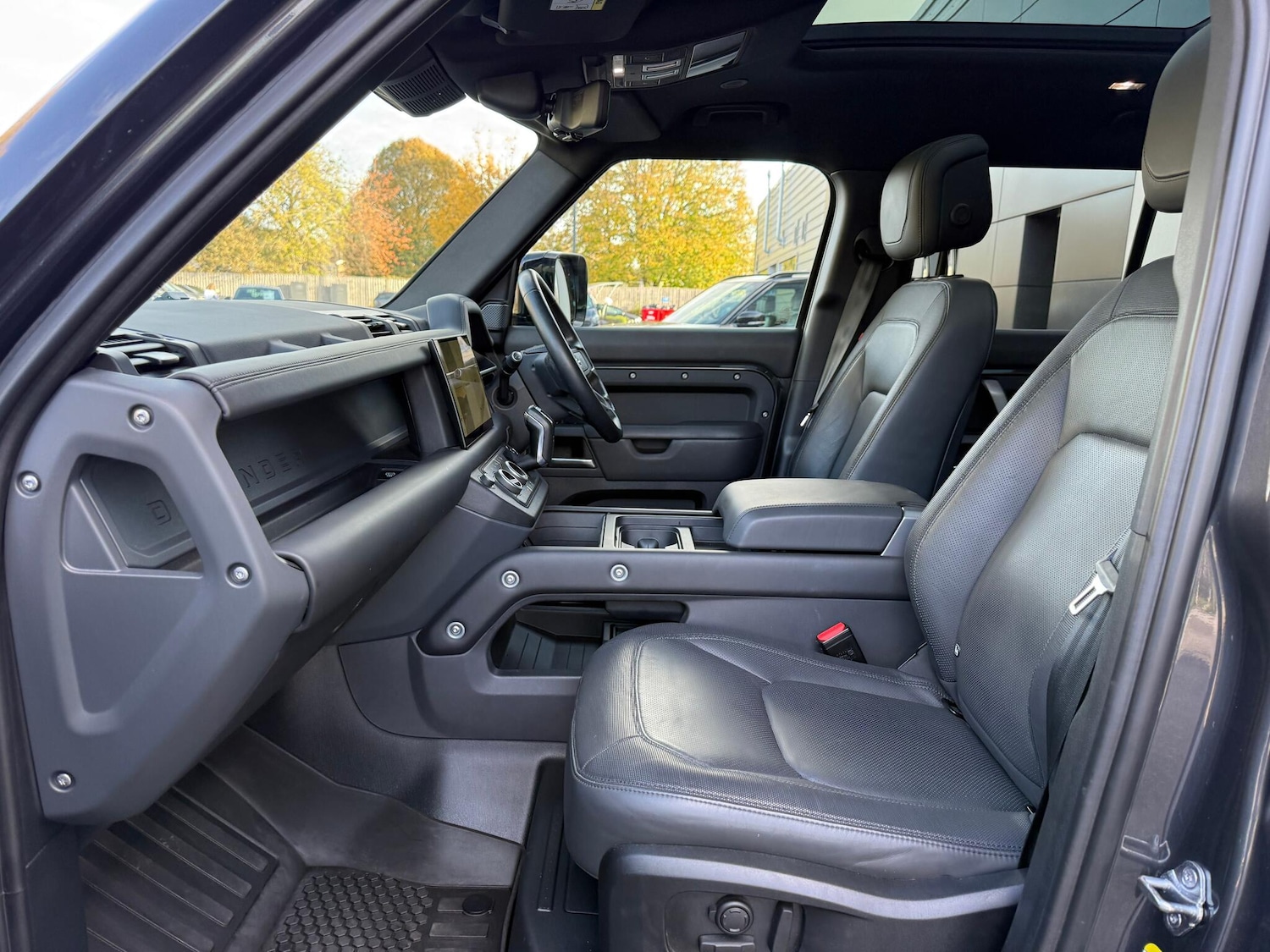 Used Land Rover Defender 2023 for sale - 77028946: Photo 10