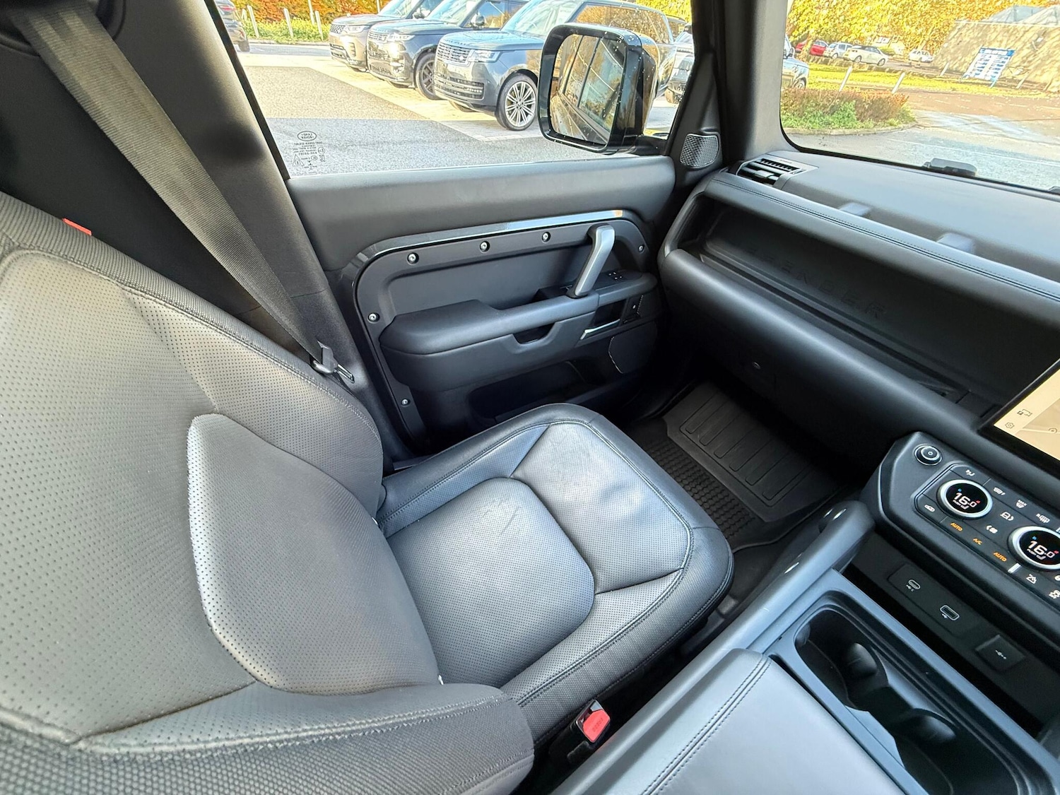 Used Land Rover Defender 2023 for sale - 77028946: Photo 12