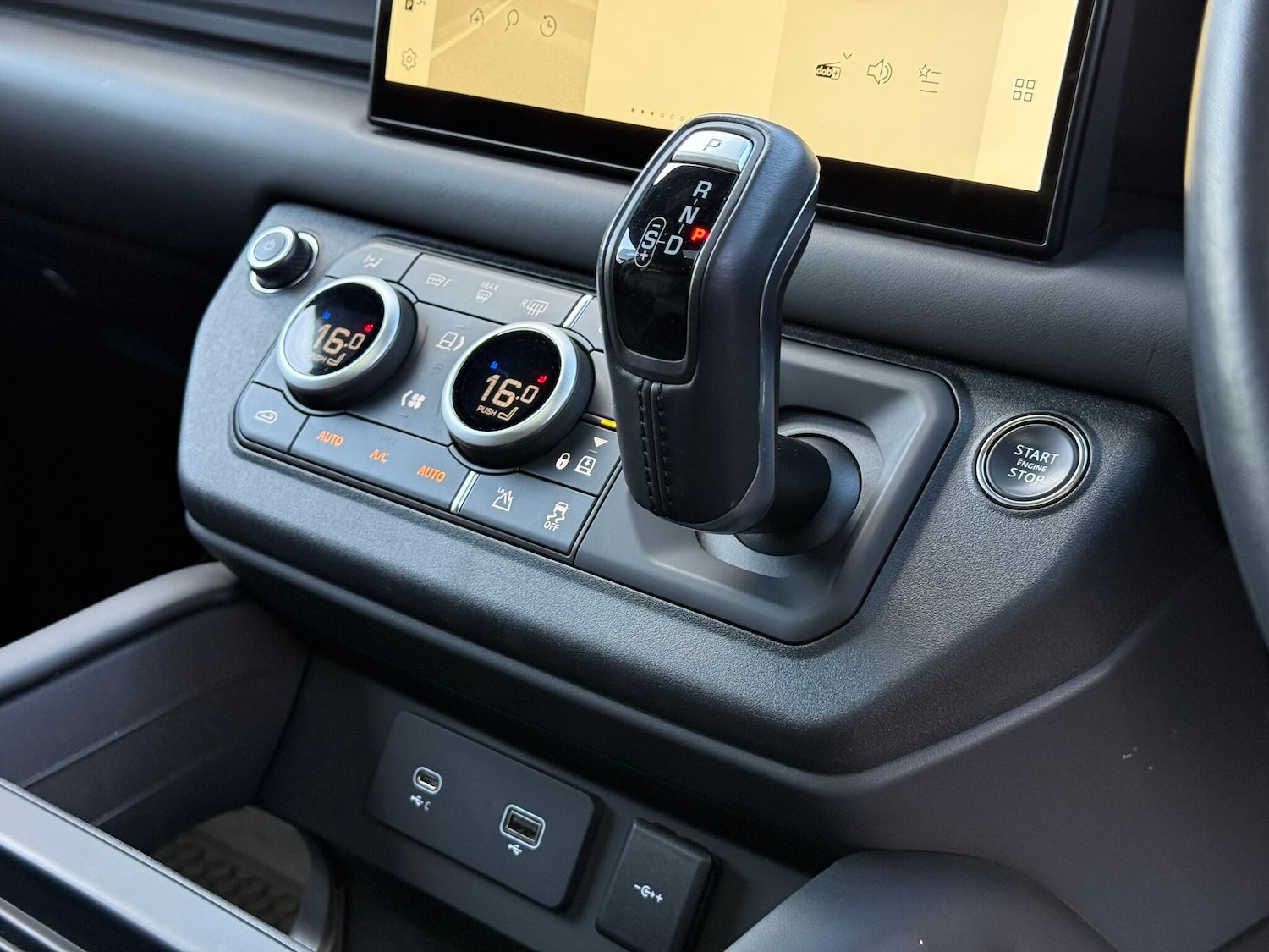 Used Land Rover Defender 2023 for sale - 77028946: Photo 20