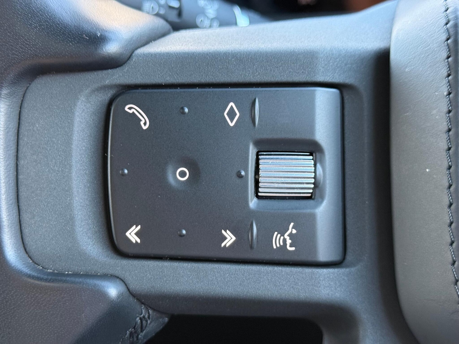 Used Land Rover Defender 2023 for sale - 77028946: Photo 26