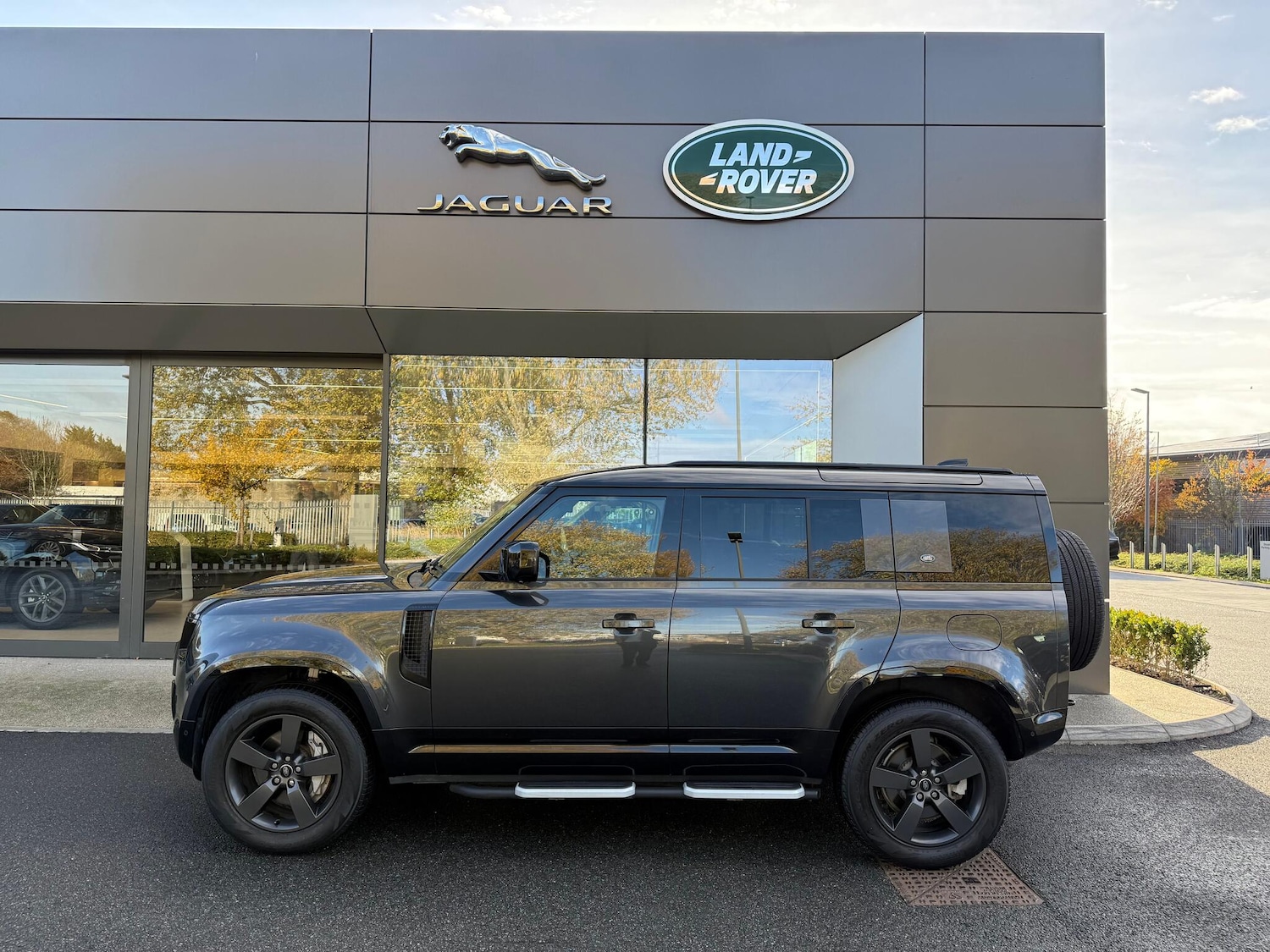 Used Land Rover Defender 2023 for sale - 77028946: Photo 27