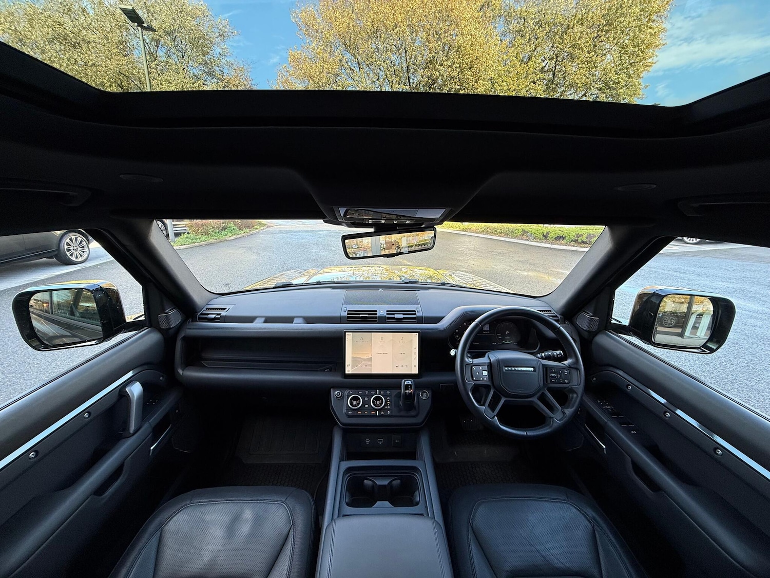 Used Land Rover Defender 2023 for sale - 77028946: Photo 3