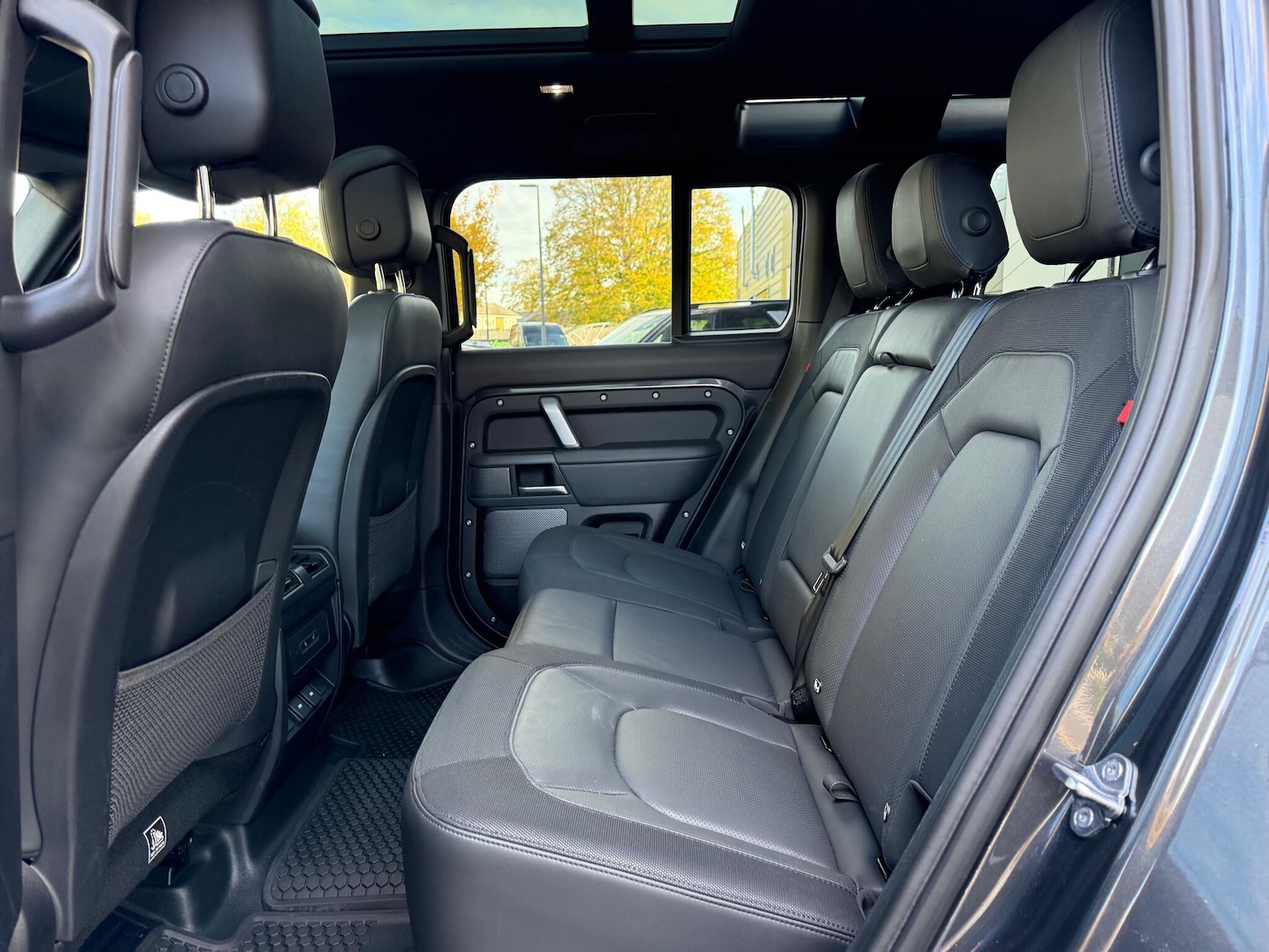 Used Land Rover Defender 2023 for sale - 77028946: Photo 48