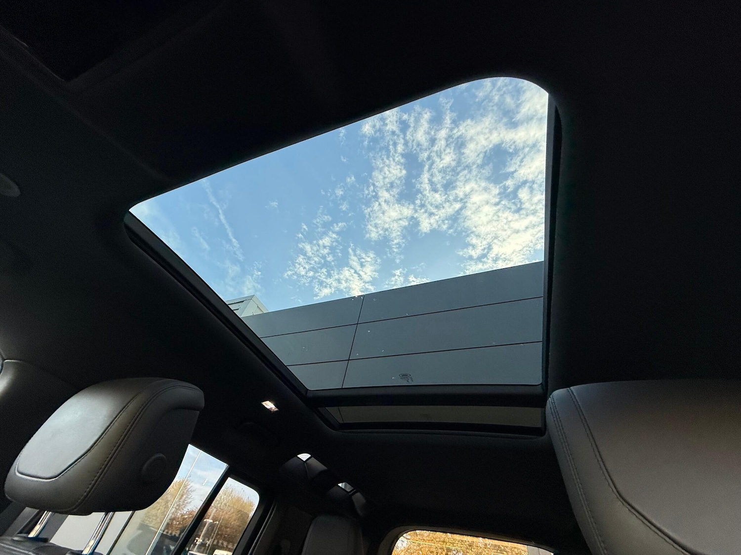 Used Land Rover Defender 2023 for sale - 77028946: Photo 5