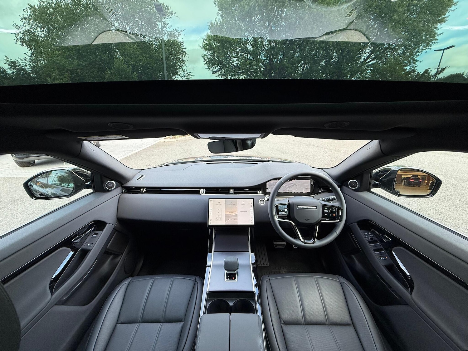 Used Land Rover Range Rover Evoque 2025 for sale - 77120084: Photo 3