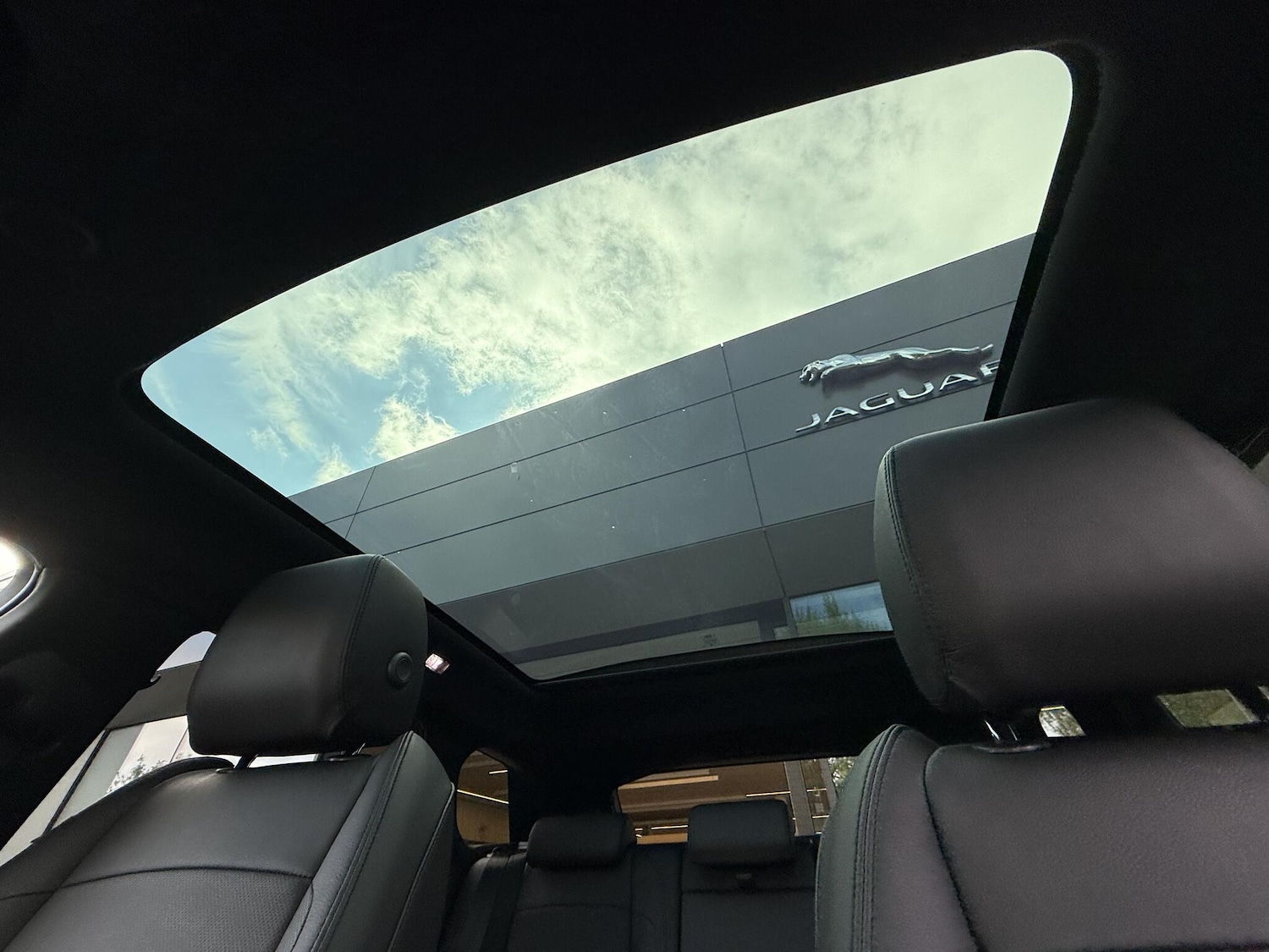 Used Land Rover Range Rover Evoque 2025 for sale - 77120084: Photo 5