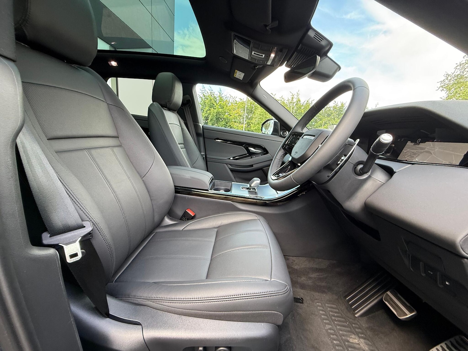 Used Land Rover Range Rover Evoque 2025 for sale - 77120084: Photo 9