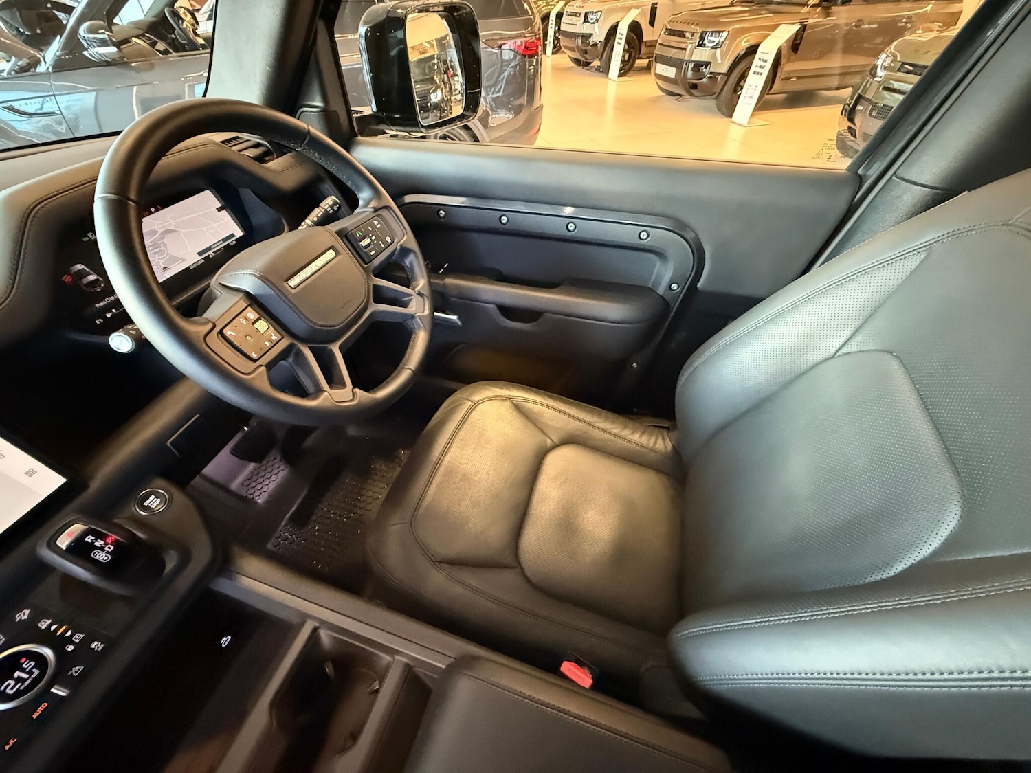 Used Land Rover Defender 2025 for sale - 77305132: Photo 13