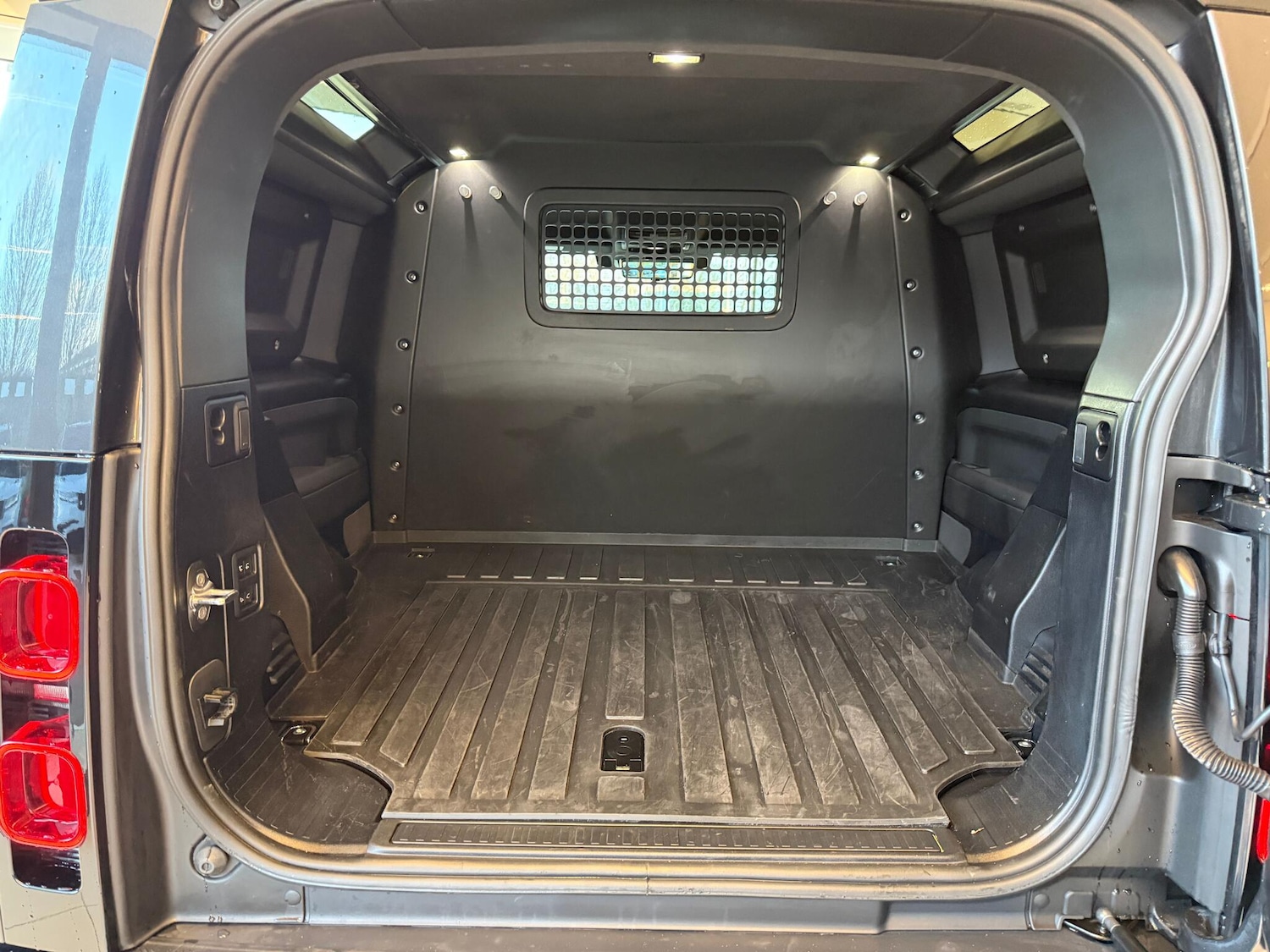 Used Land Rover Defender 2025 for sale - 77305132: Photo 36