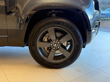 Used Land Rover Defender 2025 for sale - 77305132: Photo