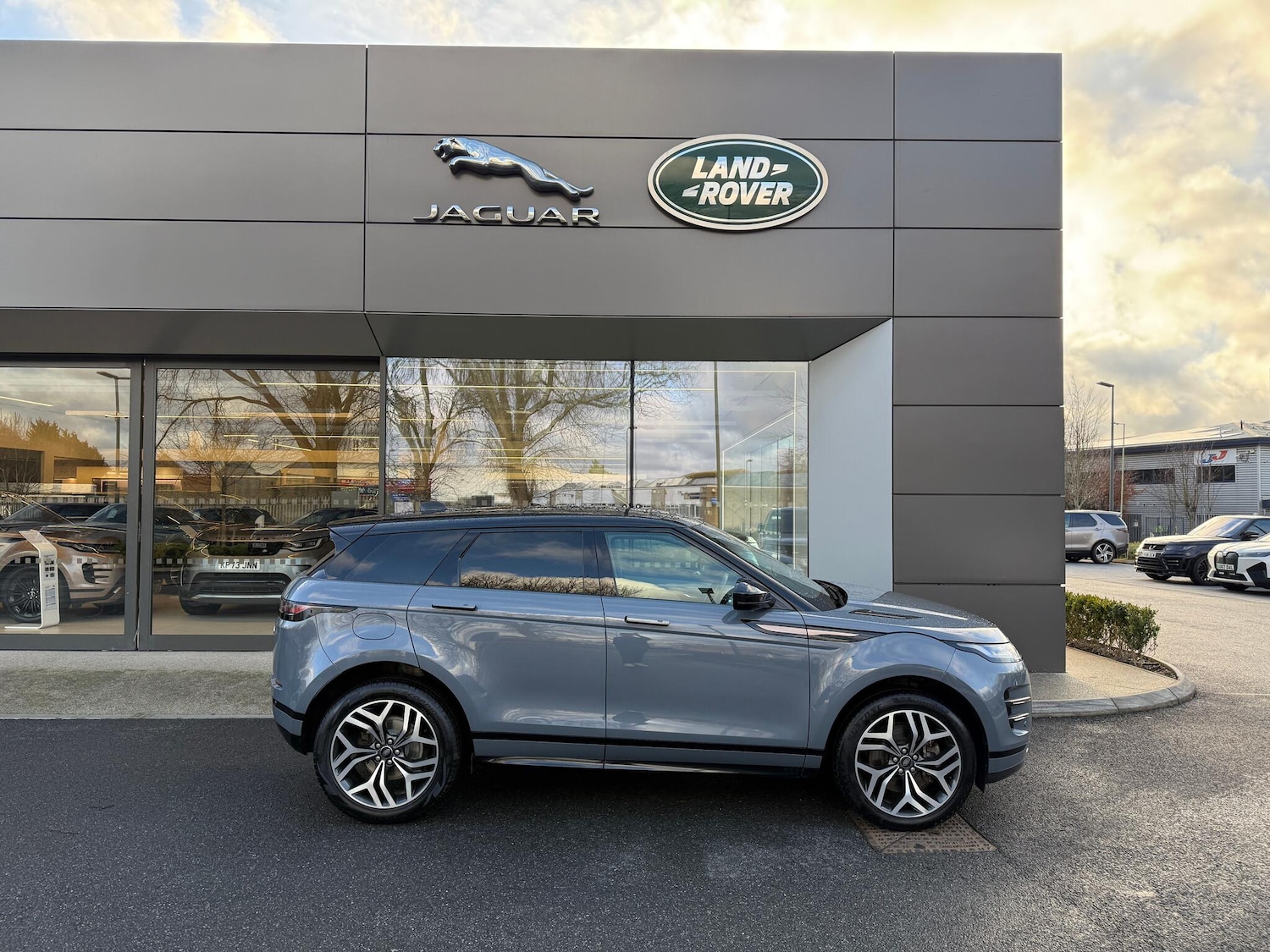 Used Land Rover Range Rover Evoque 2022 for sale - 77267379: Photo 2